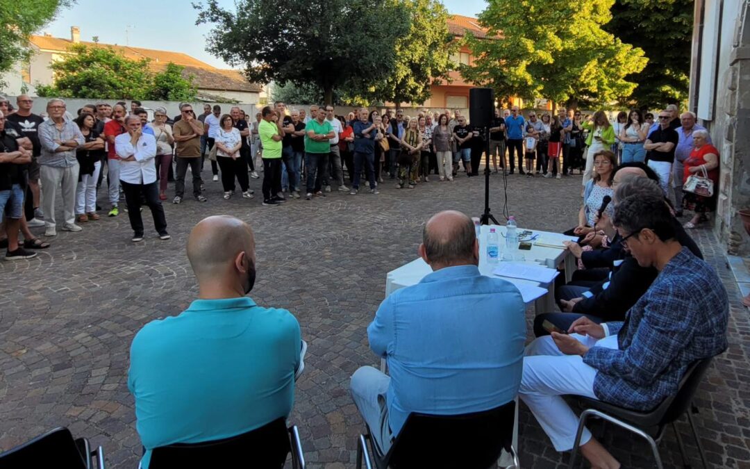 Ferrovia, incontro con tanto pubblico a Brecciarola. Il Comune: “Andremo davanti al Tar”